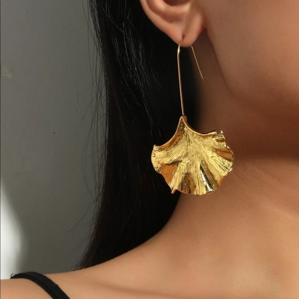 ZARA BRIGHT YELLOW GOLDEN TEXTURED GINGKO DROP EARRINGS